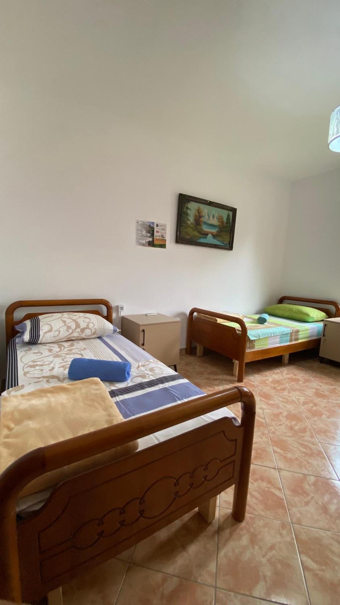 The Hood - Shkodra Backpackers Hostel Esterno foto